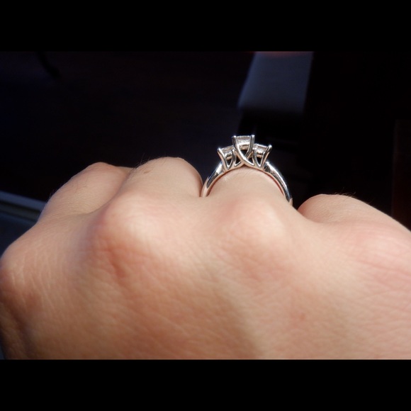 14k white gold engagement  diamonds ring - Picture 4 of 5